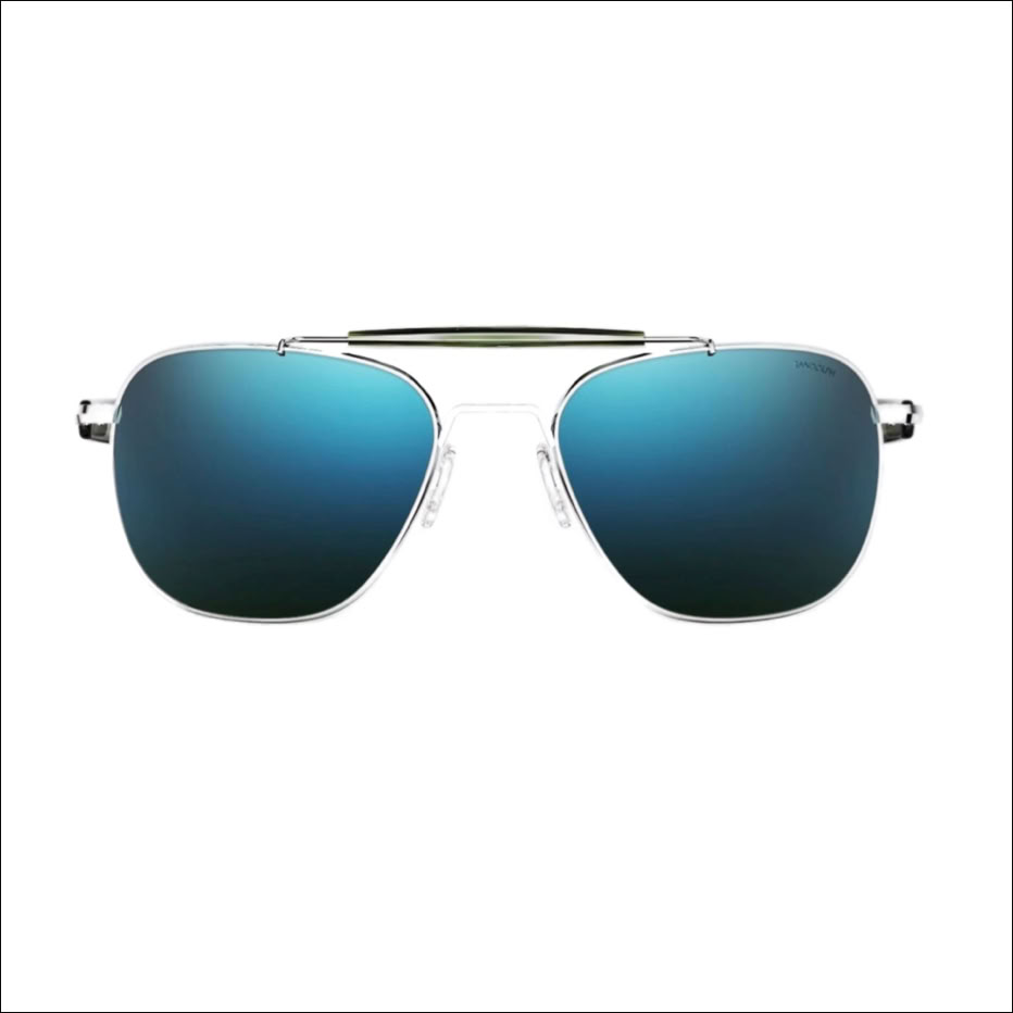 Randolph zonnebril met blauwgroene glazen en een zilverkleurig montuur op een witte achtergrond.